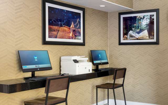 Best Western Plus Raffles Inn & Suites