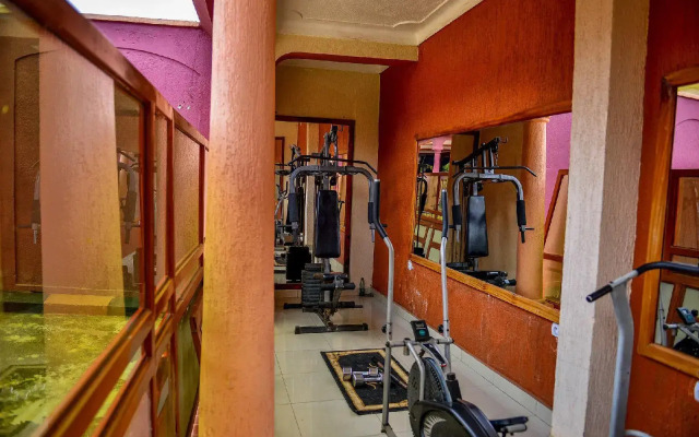 Cari Hotel