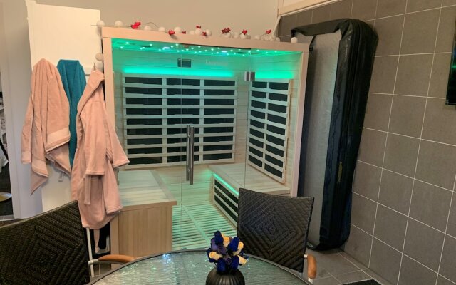 Alingsgård B&B - Spabad, bastu, gym, behandlingar & padelbana