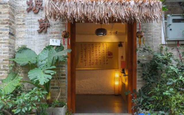Zhaoping Huangyao Town Poya Inn