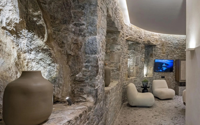 Aeonic Suites and Spa