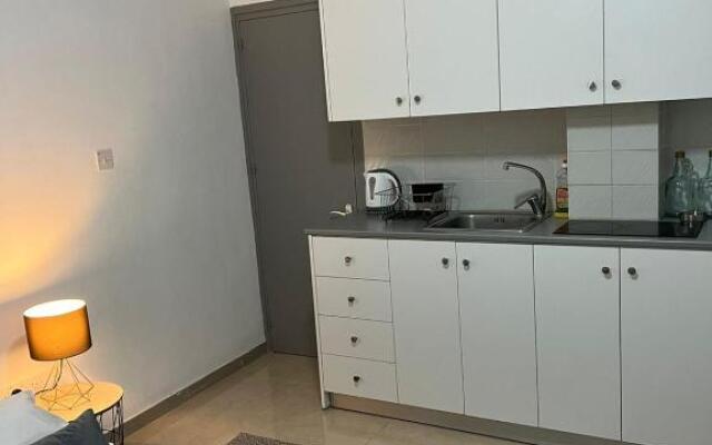 HESTIA: Downtown Nicosia studio with 1 double bed