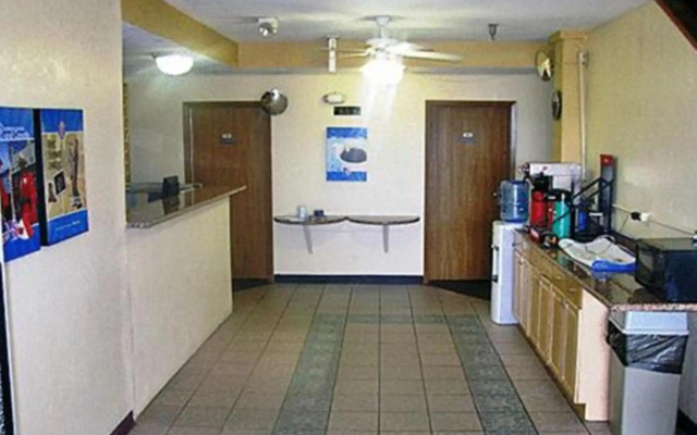 Motel 6 Moriarty, NM