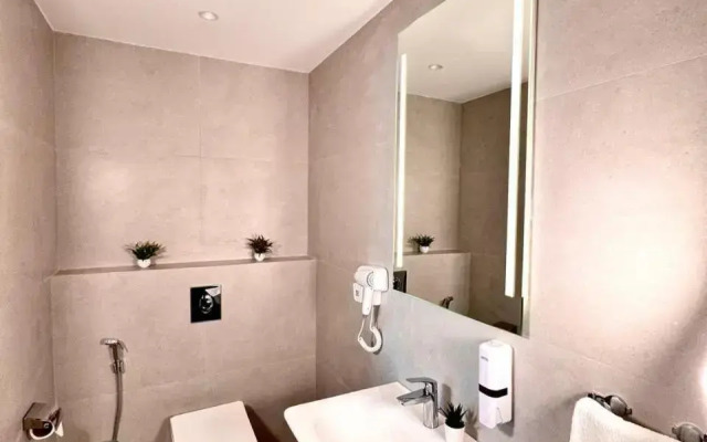 New MerryLand Hotel