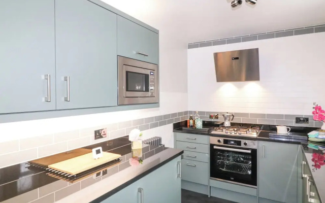 6 Fidlers Close