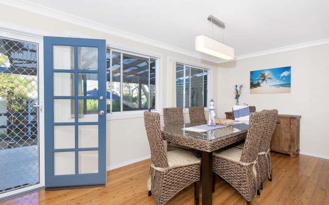 Nelson Street Pine Cottage 5A – Balcony – Nelson Bay