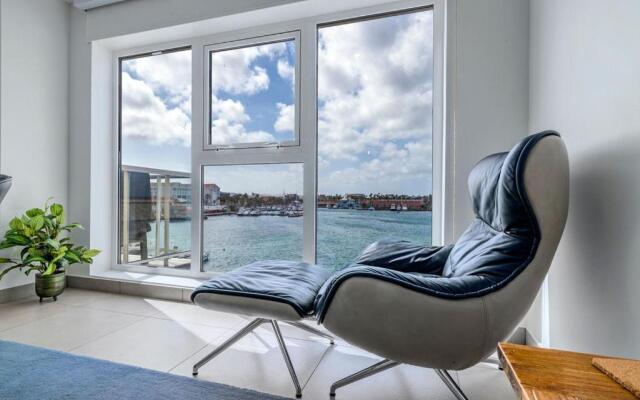 Magnificent 2 Bedroom corner condo with THE VIEW