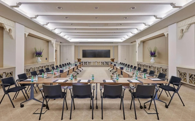 Hilton Salwa Beach Resort & Villas