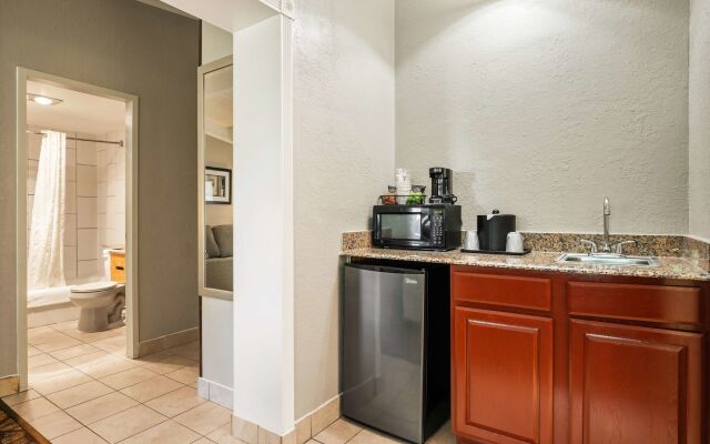 AmericInn by Wyndham Grand Rapids Airport North