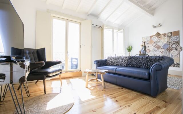 Charming Mezzanine Rooftop View