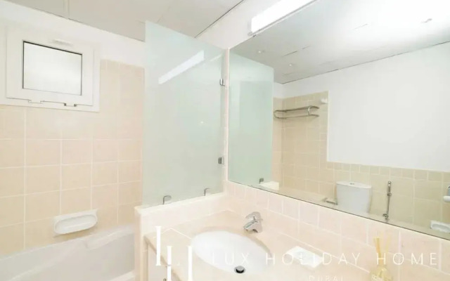LUX The Meadows 5 Bed Villa