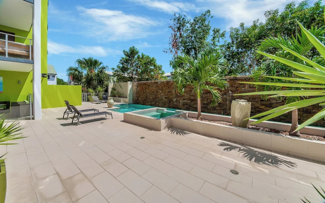 Luxury Cairns Stay with Pool and BBQ