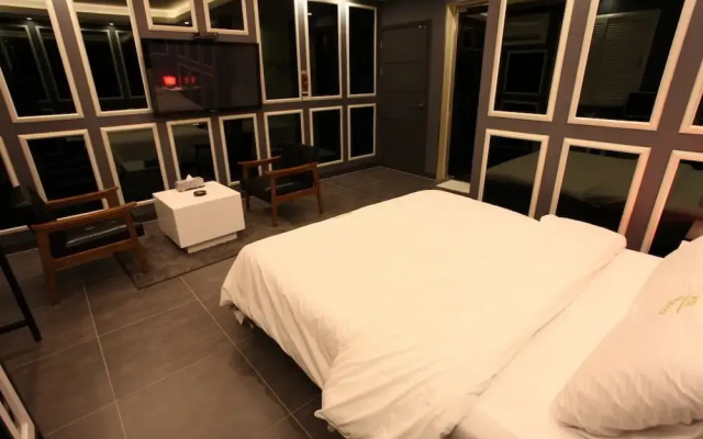 S Petite Hotel