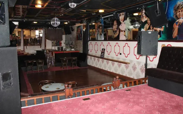 The Middlegate Hotel
