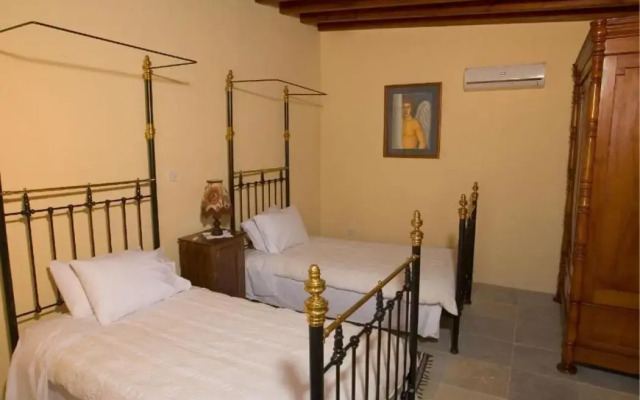 Porfyrios Country House