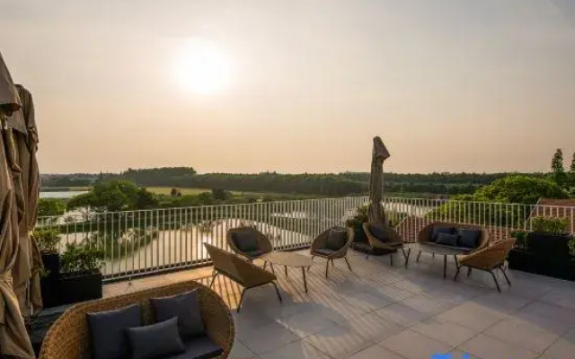 Jiangnan House  Yangcheng Lake