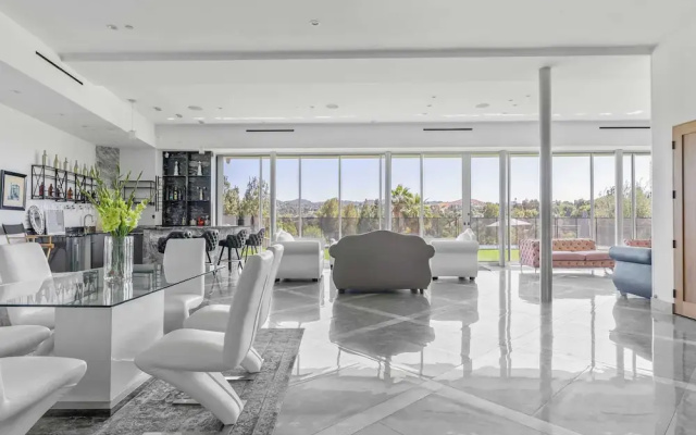 Luxe LA Escape w/ Pool, Views & Game Room Alta Vista Estate by Avantstay