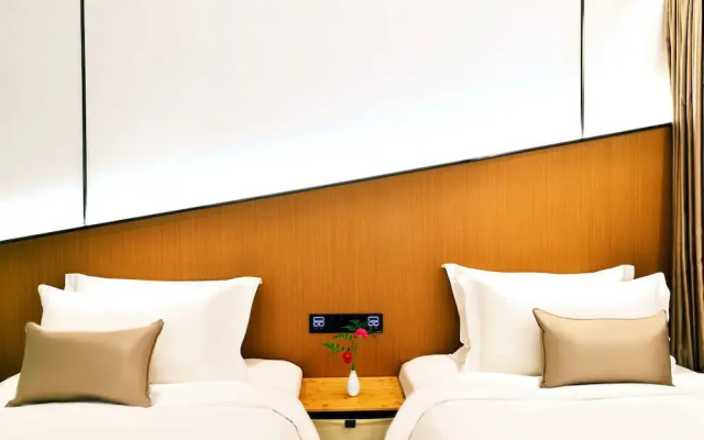 Dalian Luck Art Hotel