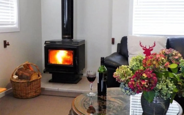 Walnut Cottage, Turangi/Tongariro – Hotel Rooms – Turangi