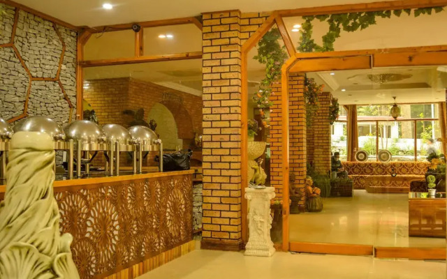 OYO 13836 Hotel Manu Vatika