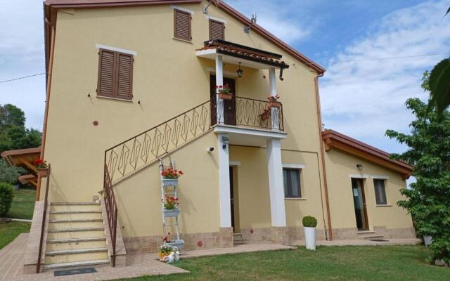 Majestic holiday home in Montefalcone Appennino with garden