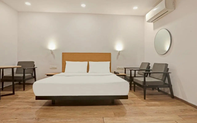 Collection O 70363 Banana Leaves