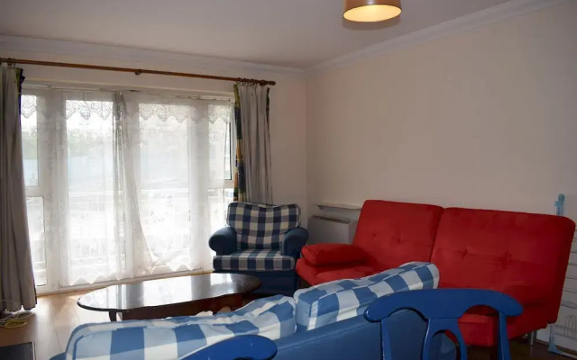 Bright 2 Bedroom Apartment With Balcony in City Centre