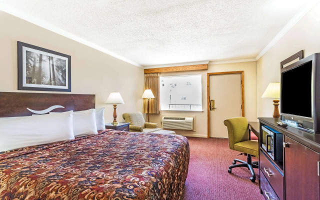 Days Inn by Wyndham San Antonio Southeast/Frost Bank Center