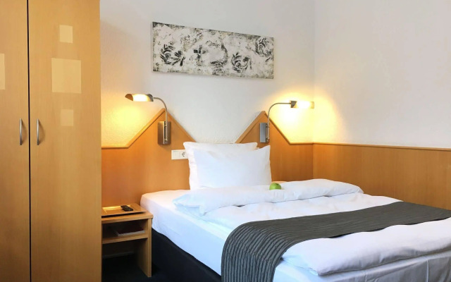 Hotel H.E.Y.M.A.N.N.