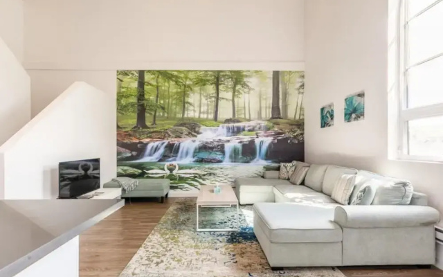 Spacious 2Br Dundurn Loft Rooftop Terrace Parking Gym