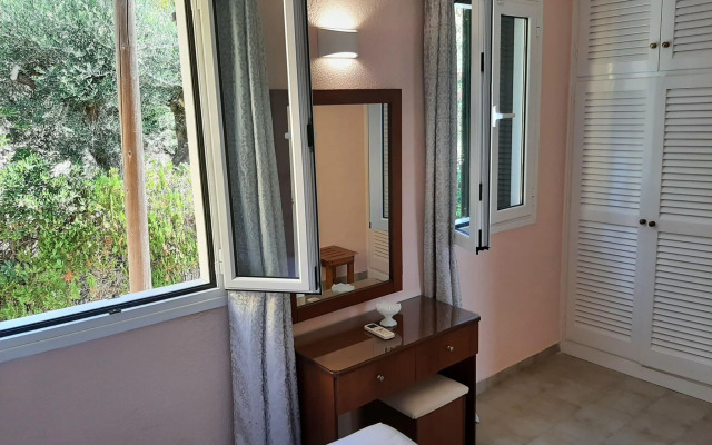 Tasteful apartment in Mpenitses with shared pool