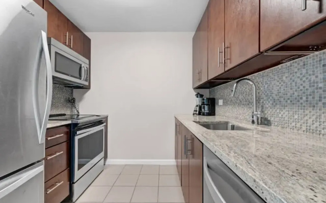 Bluebird Suites near PATH