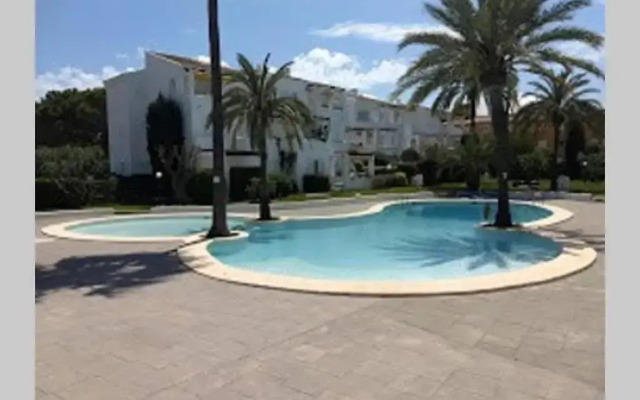 2 bedroom, Sea Front Complex w Pool and private garden