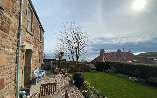 Fabulous Holiday Home by the sea in Ancient Crail
