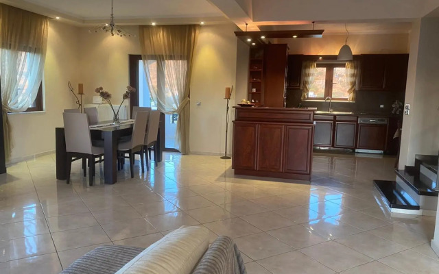 The high level Villa with amazing views 5'from falassarna!