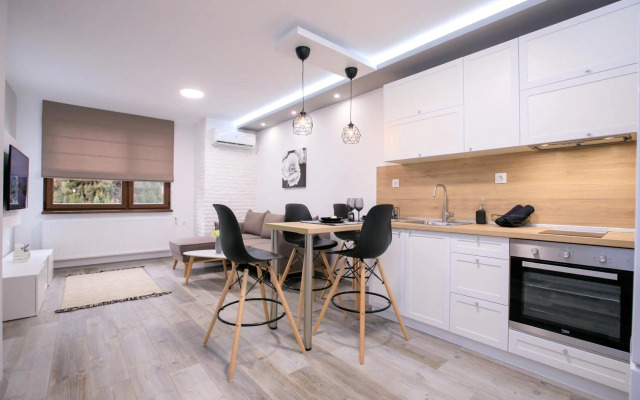 Babylon Park Apartment