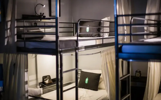 Nomada Urban Beach Hostel - Adults Only