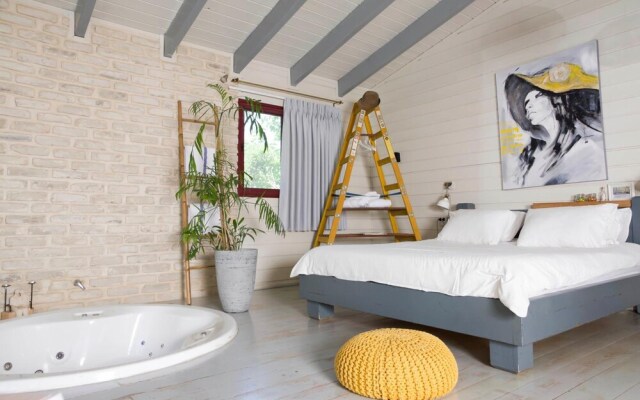 Eili Suites