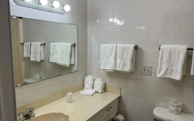 Captain's Table Hotel