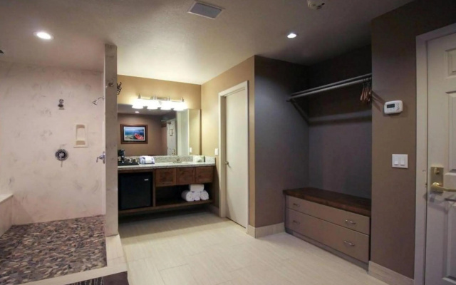 POSTMARC Hotel and Spa Suites