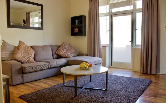 2 Bedroom Flat In Leafy Morningside