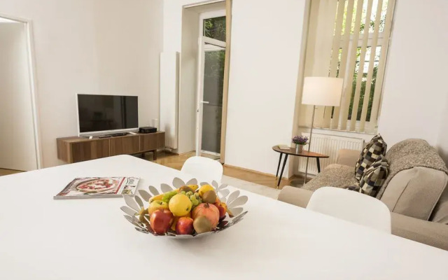 Garden Lounge Satzberg by Welcome2Vienna
