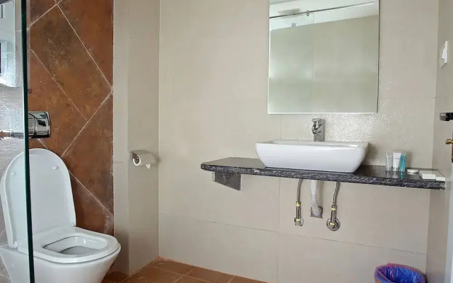 Kings Hotel Rajkuti