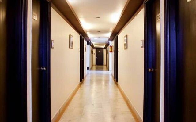Hotel Sheela Towers
