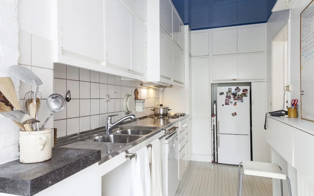 Cozy Double Room With Shared Bathroom