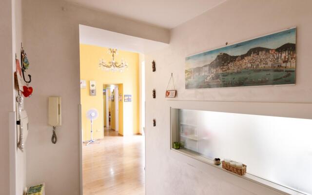 Duomo 77 in Napoli with 2 bedrooms and 2 bathrooms