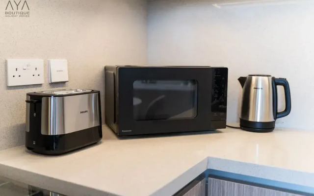 Aya - Outstanding 1BR Apartment With Amazing Creek Views