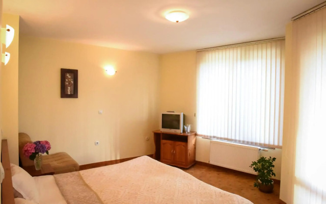 Lina Guest House