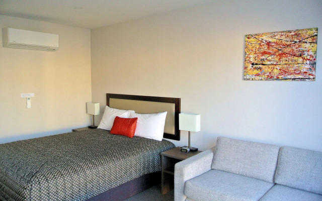 Oxford Village Motels
