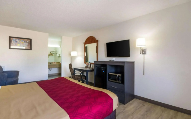 Econo Lodge Little Creek